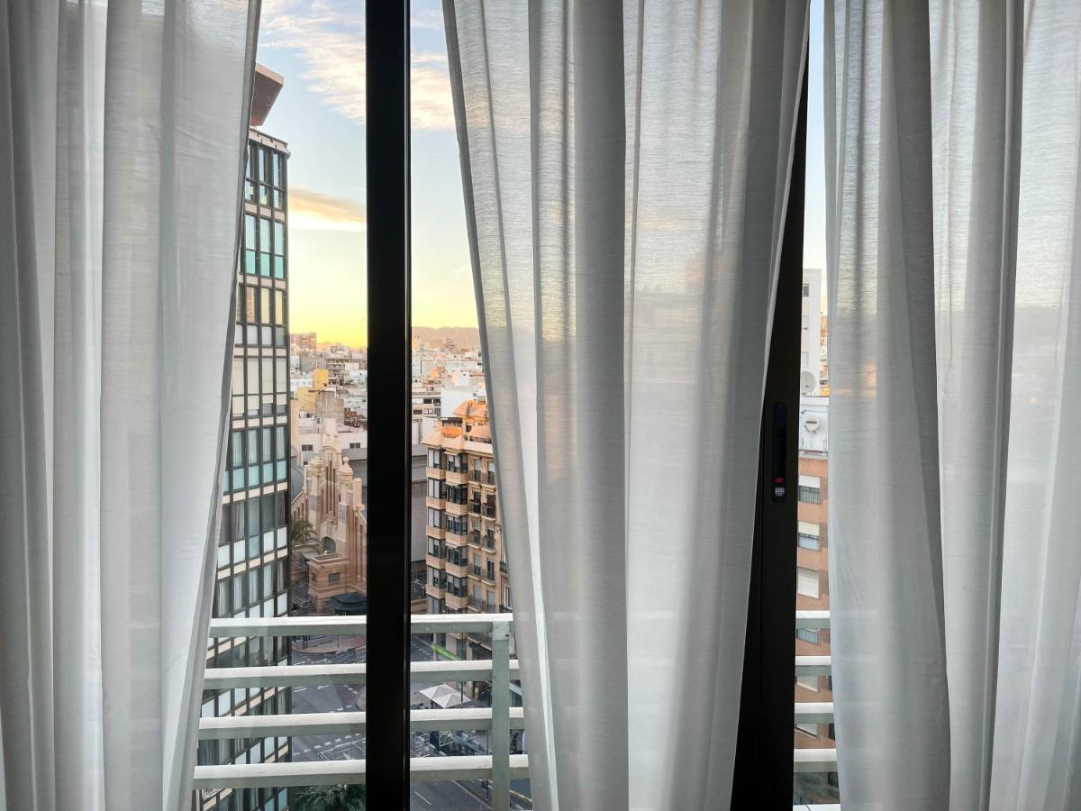 Amplio Apartamento En Pleno Corazon De Alicante Eksteriør billede